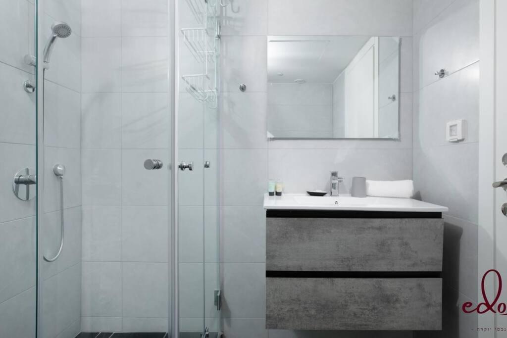 דירת סטודיו מעוצבת 50 מטר מהים - By Edom Appartement Eilat Buitenkant foto
